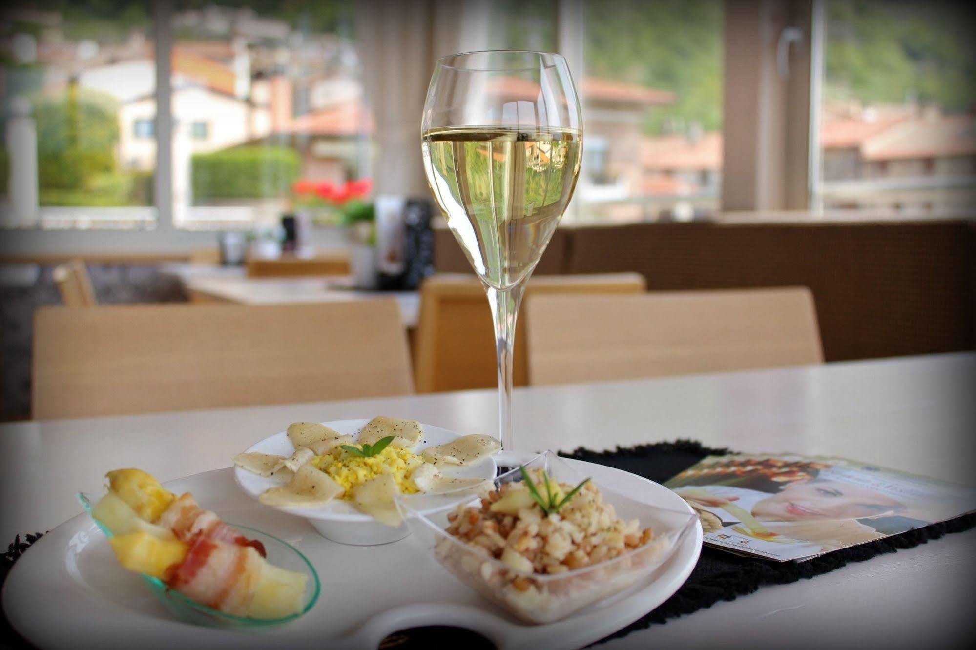 Hotel Miramonti Enoteca Pove del Grappa Exterior foto